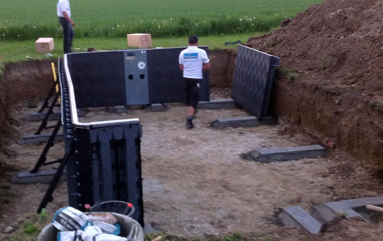 Poolbau Essen Montage Schwimmbecken Verschalungen