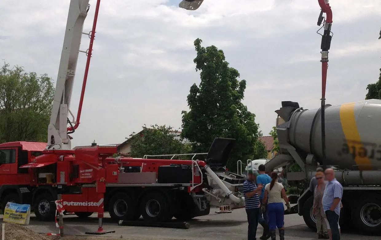 Swimmingpool Essen Anlieferung Beton